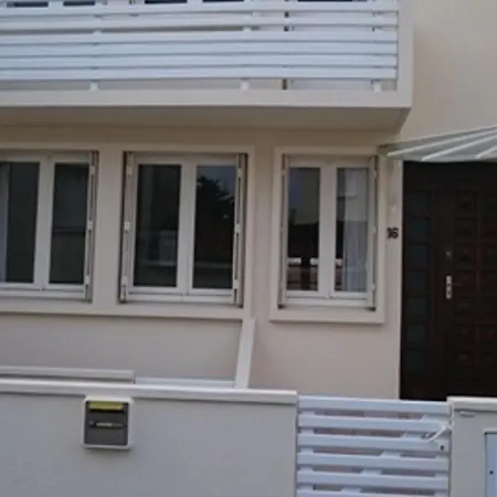 Semesterbostad Maison F3 : Proche Et Commerces - Fr-1-71-58 *